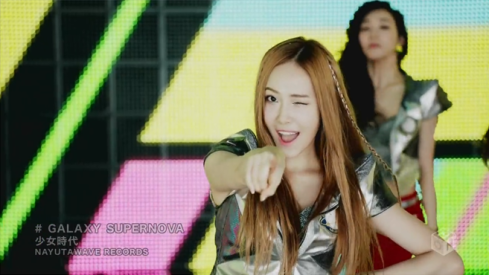 Winking and pointing - too cute! ^^